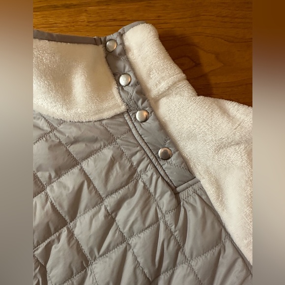 Alaskan Apparel fleece size large in great condition. - Picture 3 of 5